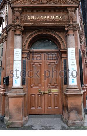 Edinburgh, Scotland, UK. 21th Oct  2020. At today's daily coronavirus briefing First Minister Nicola Sturgeon announced that current restrictions, which include the closure of pubs, bars and restaurants in the central belt, are to be extended beyond the 26th October as planned and remain in place for a further week until Monday 2nd November. Locked doors at the Guildford Arms in West Register Street. Credit: Craig Brown/Alamy Live News Stock Photo