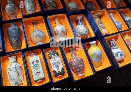 Selection of Chinese vases for sale in market in Xian, China Stock Photo