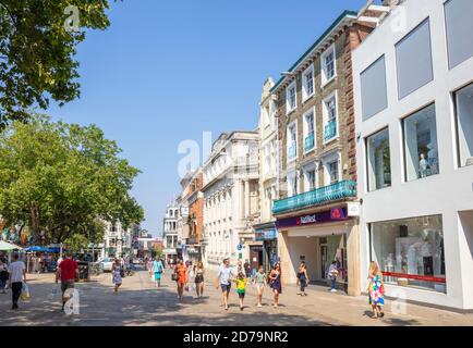 People walk on a busy street in Kolkata while pants are being hanged above  the street for drying purposes. (Photo by Dipayan Bose / SOPA Images/Sipa  USA Stock Photo - Alamy