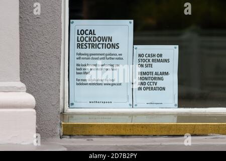 Local lockdown restrictions notice in Wetherspoons as temporary hospitality curbs in place closing bars and restaurants in Edinburgh, Scotland, UK Stock Photo