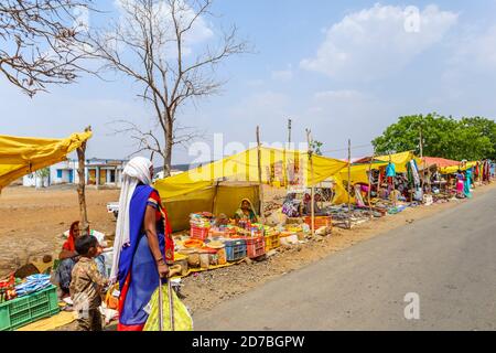 Temporary stalls selling local produce and goods in a roadside market in a village in Madhya Pradesh, India Stock Photo