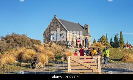 LAKE TEKAPO, NEW ZEALAND - April 2018: The beauty of the stone Church Of The Good Shepherd standing on the glacial shores of Lake Tekapo attracts visi Stock Photo