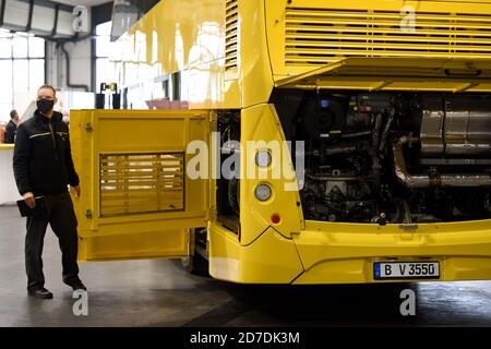 21 October 2020, Berlin: The view of the engine of the new BVG double-decker. Bus of the type 'Alexander Dennis Enviro500' is standing at the BVG bus depot Müllerstraße. The Berliner Verkehrsbetriebe present two new BVG double-deckers. The bus has room for 112 passengers, is 2.55 metres wide and 4.06 metres high. From mid-November, the vehicles are scheduled to run on Line 100. Photo: Kira Hofmann/dpa-Zentralbild/ZB Stock Photo