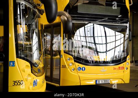 21 October 2020, Berlin: A front view of the new BVG biplanes 'Dennis' and 'Alex'. Bus of the type 'Alexander Dennis Enviro500' is located at the BVG bus depot Müllerstraße. The Berliner Verkehrsbetriebe present two new BVG double-decker buses. The bus has room for 112 passengers, is 2.55 metres wide and 4.06 metres high. From mid-November, the vehicles are scheduled to run on Line 100. Photo: Kira Hofmann/dpa-Zentralbild/ZB Stock Photo