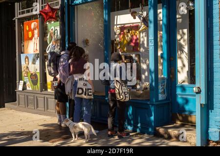 Shopping activity along the Atlantic Avenue shopping corridor in Brooklyn in New York on Saturday, October 17, 2020.(© Richard B. Levine) Stock Photo
