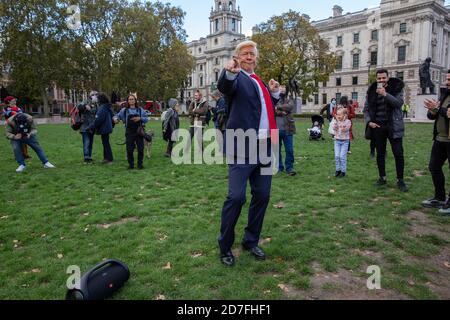 London, UK. 22nd Oct 2020. London, UK. 22nd Oct 2020. Donald Trump, President of the United States of America (look-a-like) drops into Parliament Square, London, England, UK. 22nd Oct, 2020. Credit: Jeff Gilbert/Alamy Live News Stock Photo