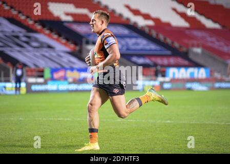 Castleford's Greg Eden is clear for a try during the Betfred Super League match between Castleford Tigers and Hull KR at The Totally Wicked Stadium, S Stock Photo