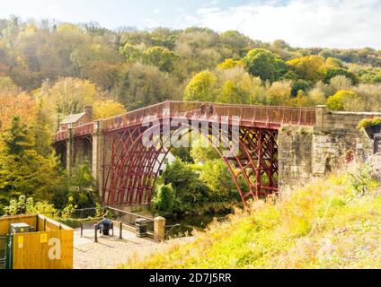 View of the Ironbridge at Coalbrookdale  on the River Severn, at the heart of the Ironbridge Gorge, near Telford, Shropshire, built by Abraham  Darby Stock Photo