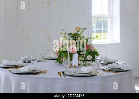 Elegance white table set with flower in restaurant. Stock Photo
