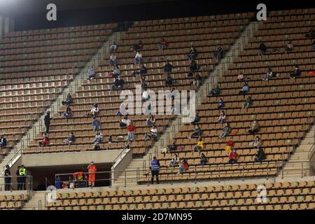 Sevilla, Spain. 23rd Oct, 2020. Some fans during the UEFA Women's EURO 2022 qualifier match between Spain Women's and Czech Republic Women's at Estadio de La Cartuja on October 23, 2020 in Seville, Spain Credit: Dax Images/Alamy Live News Stock Photo