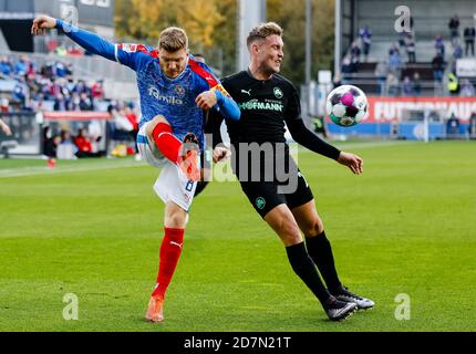 Kiel, Germany. 24th Oct, 2020. Football: 2nd Bundesliga, Holstein Kiel - SpVgg Greuther Fürth, 5th matchday. Kiel's Alexander Mühling (l) and Fürth's David Raum fight for the ball. Credit: Frank Molter/dpa - IMPORTANT NOTE: In accordance with the regulations of the DFL Deutsche Fußball Liga and the DFB Deutscher Fußball-Bund, it is prohibited to exploit or have exploited in the stadium and/or from the game taken photographs in the form of sequence images and/or video-like photo series./dpa/Alamy Live News Stock Photo