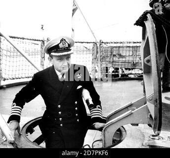 CAPTAIN SAM SALT TAKES COMMAND OF HMS SOUTHAMPTON HIS FIRST SHIP AFTER THE SINKING OF HMS SHEFFIELD DURING THE FALKLANDS CONFLICT.  PORTSMOUTH. 1983 Stock Photo