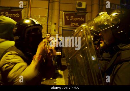 Naples, Italy. 23rd Oct, 2020. Riot in Naples, Italy, between entrepreneurs in catering sector and the police on October 23, 2020. The riots started after the governor of Campania Region, Vincenzo De Luca has order the partial closure of restaurants activity from the evening at 11pm until 5 clock of morning to counter the increase of the virus Covid-19. (Photo by Pasquale Gargano/Pacific Press/Sipa USA) Credit: Sipa USA/Alamy Live News Stock Photo