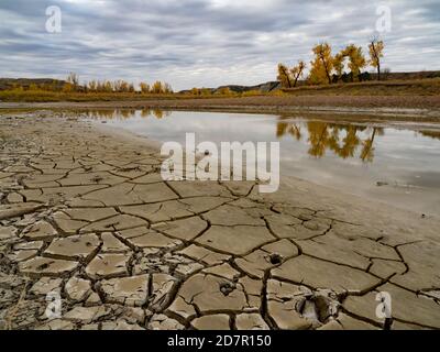 Fall colors along the little missouri river in the Badlands of Theodore Roosevelt National Park,  North Dakota, USA Stock Photo