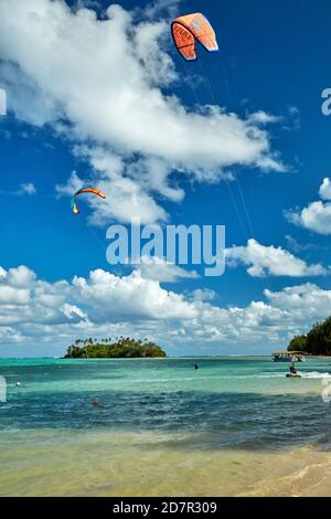 Kite surfers, Muri Lagoon, Rarotonga, Cook Islands, South Pacific Stock Photo