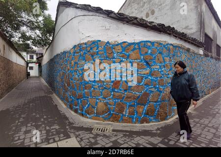 Suzhou, Suzhou, China. 25th Oct, 2020. JiangsuÃ¯Â¼Å'CHINA-Suzhou, Jiangsu province, Oct. 15, 2020. In suzhou observation street, a graffiti wall full of ''I love you'' in English, Chinese, Korean, Russian and other 81 languages has become a new web celebrity punching place, attracting many citizens to watch and clock! Credit: SIPA Asia/ZUMA Wire/Alamy Live News Stock Photo