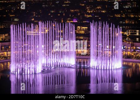 Dubai. 25th Oct, 2020. Photo taken on Sept. 15, 2020 shows the Palm Fountain at Palm Jumeirah in Dubai, United Arab Emirates. The fountain spreads over 14,000 square feet of sea water and features over 3,000 LED lights in multiple colors. Credit: Xinhua/Alamy Live News Stock Photo