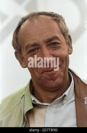 Dieter Hallervorden, deutscher Kabarettist, Komiker und Schauspieler, in Hamburg, Deutschland um 1980. German cabaret artist, comedian and actor Dieter Hallervorden at Hamburg, Germany around 1980. Stock Photo