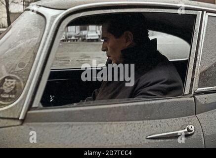 Der Schauspieler George Nader bei Dreharbeiten zu einem Jerry Cotton Film in Hamburg, Deutschland 1960er Jahre. Actor George Nader at the set of one of the Jerry Cotton movies at Hamburg, Germany 1960s. Stock Photo