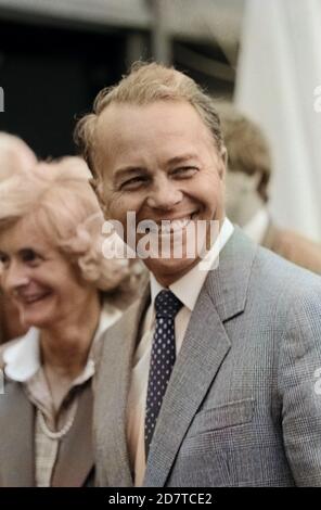 Ernst Albrecht, deutscher Politiker und Ministerpräsident von Niedersachsen, in Hamburg, Deutschland um 1984. German politician and prime minister of Bundesland Niedersachsen, Ernst Albrecht, at Hamburg, Germany around 1984. Stock Photo