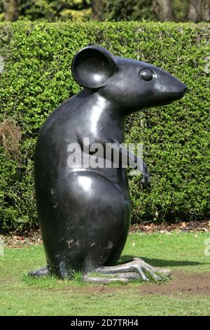 Alloway , Ayrshire, Scotland, UK. A giant mouse sculpture dedicated to Robert Burns poem Ode to a mouse. This walkway runs parallel to the road for some 350m and features a series of ten weathervanes depicting scenes from Robert Burns' poem Tam O'Shanter along with sculptures including a 2m tall mouse, far removed from the 'wee, sleekit, cowrin, tim'rous beastie' described in Burns' poem To a Mouse.Among the most amusing sculptures is a human-sized mouse standing on its hind legs. This was sculpted by Kenny Hunter and is based on a real mouse caught by the sculptor's cat one day Stock Photo