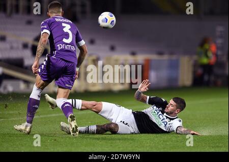 Artemio Franchi Stadium, florence, Italy, 25 Oct 2020, Rodrigo De Paul of Udinese Calcio in action against Cristiano Biraghi of ACF Fiorentina during ACF Fiorentina vs Udinese Calcio, Italian soccer Serie A match - Credit: LM/Matteo Papini/Alamy Live News Stock Photo