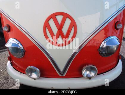 AJAXNETPHOTO. GLASGOW, SCOTLAND. - VW FRONT - FRONT END OF A FIRST GENERATION VOLKSWAGON TYPE 2 (T1:1950-1967)  PHOTO:JONATHAN EASTLAND/AJAXREF:RGR70703 11909 Stock Photo