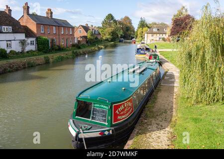 Canal boat on Kennet & Avon Canal, High Street, Hungerford, Berkshire, England, United Kingdom Stock Photo