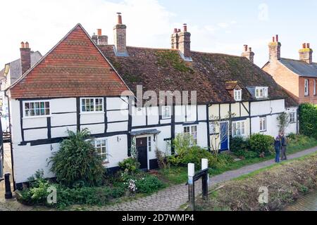 Timber-framed cottages on Kennet & Avon Canal, High Street, Hungerford, Berkshire, England, United Kingdom Stock Photo