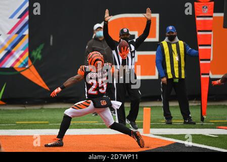 Cincinnati, OH, USA. 25th Oct, 2020. Tyler Boyd #83 of the Cincinnati  Bengals runs the ball after a catch as Ronnie Harrison #33 of the Cleveland  Browns attempts a tackle during NFL