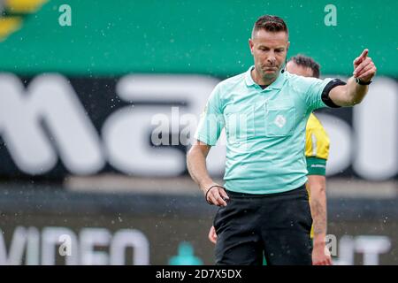 SITTARD, NETHERLANDS - OCTOBER 25: Referee Pol van Boekel during the Dutch Eredivisie match between Fortuna Sittard and FC Groningen at Fortuna Sittard Stadium on October 25, 2020 in Sittard, The Netherlands (Photo by Broer vd Boom/Orange Pictures) Stock Photo