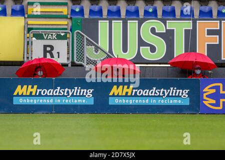 SITTARD, NETHERLANDS - OCTOBER 25: Frist Aid / EHBO during the Dutch Eredivisie match between Fortuna Sittard and FC Groningen at Fortuna Sittard Stadium on October 25, 2020 in Sittard, The Netherlands (Photo by Broer vd Boom/Orange Pictures) Stock Photo