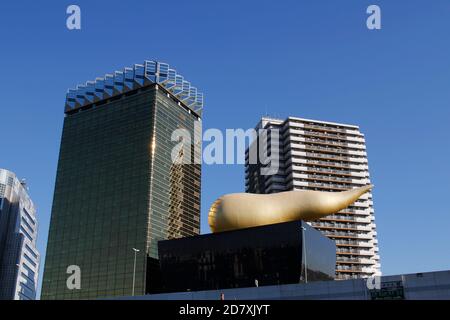 Asahi Breweries headquarters building with the Asahi Flame by french designer Philippe Starck on the east bank of the Sumida River in Sumida district, Stock Photo