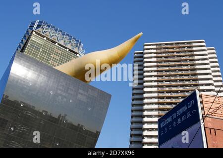 Asahi Breweries headquarters building with the Asahi Flame by french designer Philippe Starck on the east bank of the Sumida River in Sumida district, Stock Photo