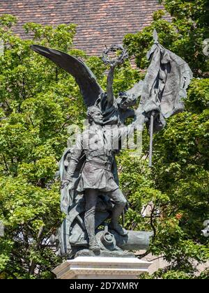 BUDAPEST, HUNGARY:  Monument to Szabad Hazaert  - erected as a tribute to the Hungarians who fought in the war of independence against Austria Stock Photo