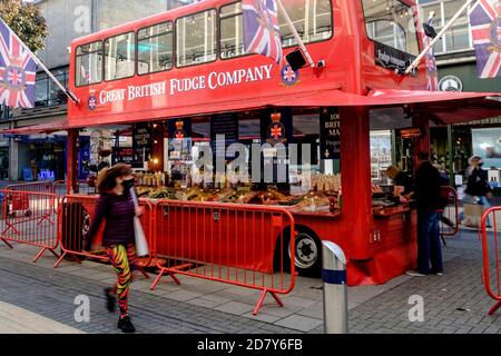 Shopfronts in Bristol city Centre. The Great British fudge company stall, in the form of a Double decker buse Stock Photo