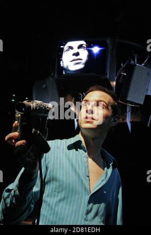 Andrew Scott (Alex) in A GIRL IN A CAR WITH A MAN by Rob Evans at the Jerwood Theatre Upstairs, Royal Court Theatre, London SW1  29/11/2004  director: Joe Hill-Gibbins Stock Photo