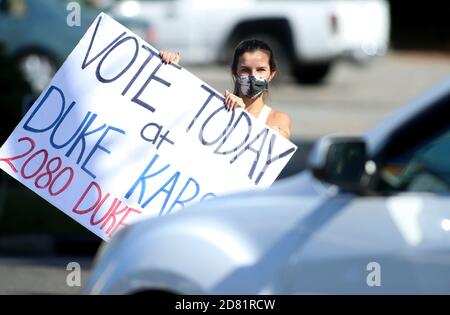 Durham, North Carolina, USA. 26th Oct, 2020. Duke University senior MARGARET CHILD of Palo Alto, CA gets out the vote on campus in Durham, NC, as students were stationed at intersections with signs directing drivers and pedestrians to on-campus polling places open for early voting which runs from October 15, 2020 to October 31, 2020 in North Carolina. Credit: Bob Karp/ZUMA Wire/Alamy Live News Stock Photo