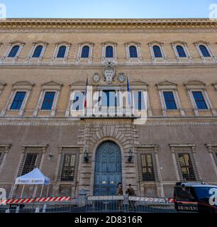 Farnese Palace (Palazzo Farnese) Renaissance palace building facade, French embassy, Piazza Farnese, Regula Rione, Rome, Italy. Stock Photo