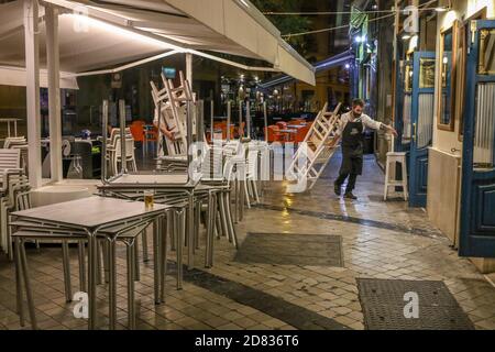 October 26, 2020: October 27, 2020 (Malaga) Second night of curfew in Spain and the schedule prohibited to trade, hospitality and citizens is from 23 hours in the night to 6 in the morning to stop the coronavirus until May 9, 2021 by the Spanish government Credit: Lorenzo Carnero/ZUMA Wire/Alamy Live News Stock Photo