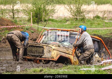 SALOVKA, RUSSIA - MAY 5, 2017: Unidentified racer at off-road car passes through muddy puddles in the 'Trophy rubezh 2017' Stock Photo