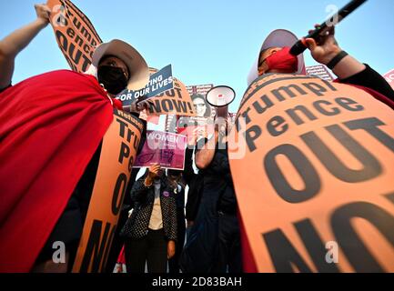 Washington, DC, USA. 27th Oct, 2020. Washington, DC 102620- Crowds in support and against the confirmation of new justice Amy Coney Barrett tried to outdo one another as they gathered in front of the US Supreme Court of Justice building on 10/26/20. Credit: Essdras M. Suarez/ZUMA Wire/Alamy Live News Stock Photo