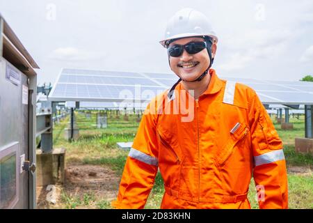 Engineers are checking the operation of the control panel, solar panel adjustment system according to the sun, Professional engineer concept about sol Stock Photo