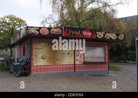 Food Stop: Imbiss am Bahnhof Stresow in Berlin-Spandau Stock Photo