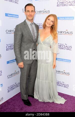 LOS ANGELES - JUN 3:  James Van Der Beek, Kimberly Brook at the 16th Annual Chrysalis Butterfly Ball at the Private Estate on June 3, 2017 in Los Angeles, CA Stock Photo