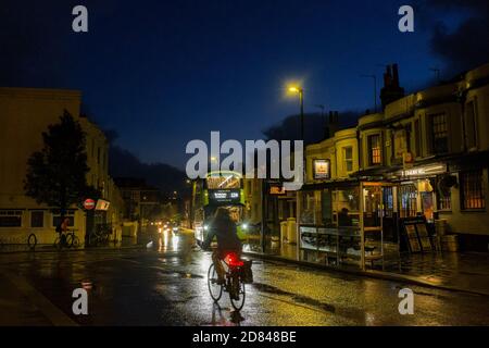 A WET & CLOUDY NIGHT OUTSIDE BRIGHTON TRAIN STATION, BRIGHTON & HOVE, ENGLAND - 25th OCTOBER 2020 Stock Photo