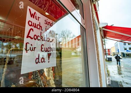 Pfarrkirchen, Germany. 27th Oct, 2020. 'We're here for you in lockdown too!' is written on a sign in the window of a fashion store. In view of extremely increased corona numbers, strict exit restrictions now apply in the Lower Bavarian district of Rottal-Inn. Credit: Armin Weigel/dpa/Alamy Live News Stock Photo