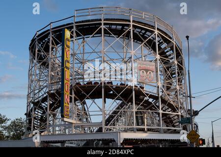 Cyclone Roller Coaster in Luna Park, Coney Island, Brooklyn, New York, USA Stock Photo