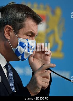 Munich, Germany. 27th Oct, 2020. Markus Söder (CSU), Minister President of Bavaria, will attend a press conference after the cabinet meeting, wearing a mask. Credit: Peter Kneffel/dpa POOL/dpa/Alamy Live News