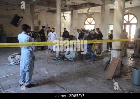 Peshawar, Pakistan. 27th Oct, 2020. Pakistani rescue workers and police officers examine the site of a bomb explosion in an Islamic seminary in Peshawar, Pakistan on October 27, 2020. A powerful bomb blast ripped through the Islamic seminary on the outskirts of the northwest Pakistani city of Peshawar on Tuesday morning, killing some students and wounding dozens others, police and a hospital spokesman said. (Photo by Hussain Ali/Pacific Press/Sipa USA) Credit: Sipa USA/Alamy Live News Stock Photo